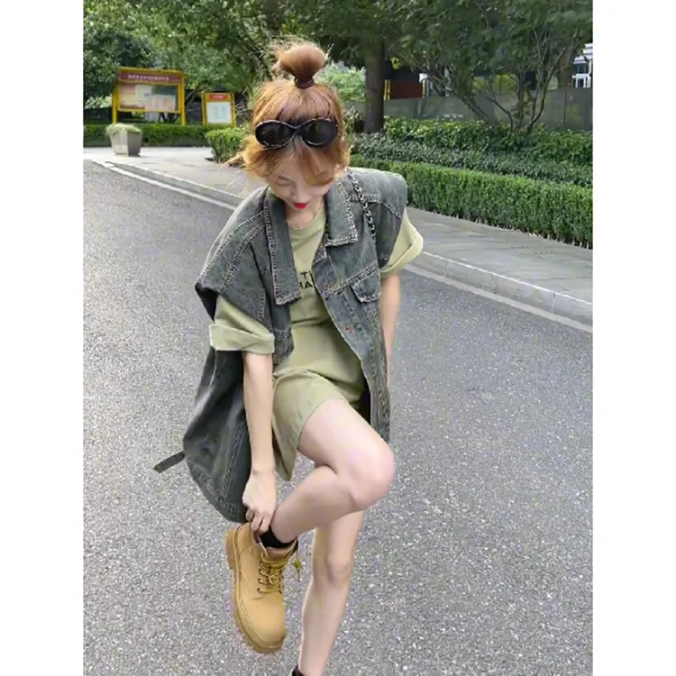 秋装搭配一整套小香风减龄洋气时尚巨显瘦遮肉牛仔马甲两件套装女