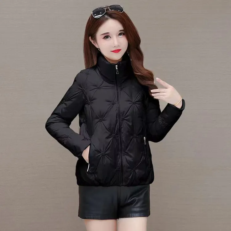 90鸭绒反季新款冬季羽绒女短款轻薄小个子白鸭绒韩版修身刺绣外套