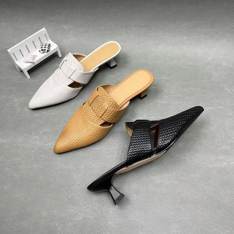 沐木跟高3厘米粗跟低跟春夏镂空真羊皮气质半拖鞋包头女外穿夏季 