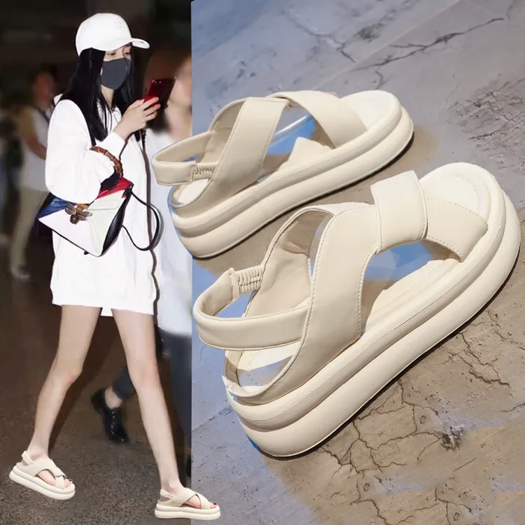 国潮品质网红凉鞋女夏2025新款时尚踩屎感松紧仙女风松糕沙滩女鞋