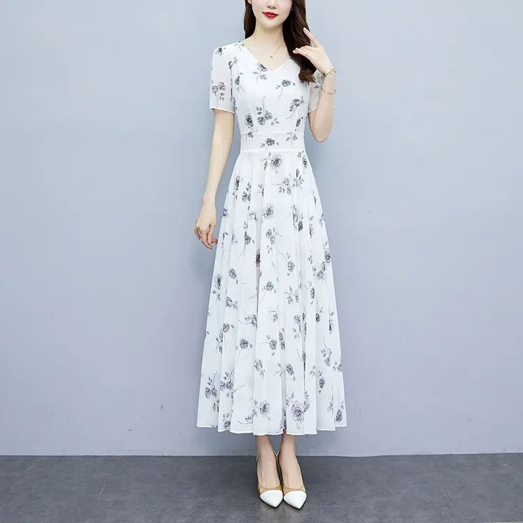 白色雪纺碎花高档连衣裙2025新款夏季长款修身仙女洋气时尚长裙子