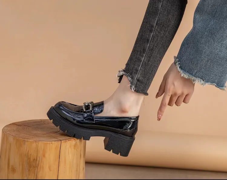 Z.新款春夏厚底圆头乐福鞋黑色百搭时尚真皮粗跟漆皮英伦风工装鞋