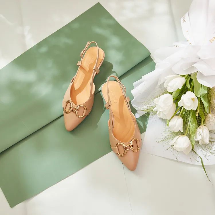 适合脚胖宽的大码女鞋41一43外穿胖脚宽肥真皮猫跟包头后空凉鞋夏