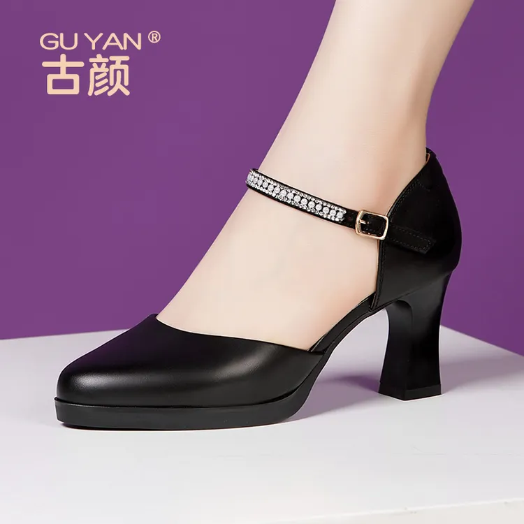 真皮黑色尖头高跟鞋女夏天新款包头一字扣百搭舒适粗跟时尚凉鞋