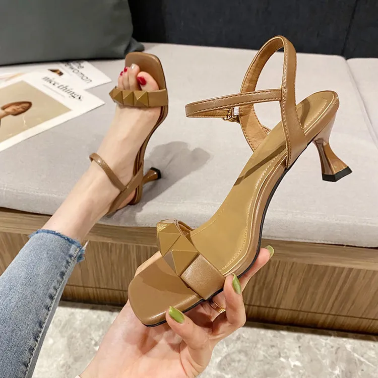 313233小码凉鞋女细跟一字扣带网红少女高跟鞋方头露趾大码41—43