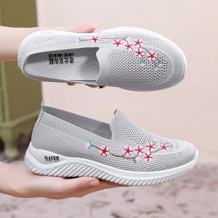 老北京布鞋透气女网鞋时尚绣花鞋休闲运动妈妈鞋防滑中老年健步鞋商品图