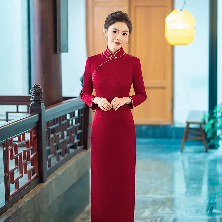 婚礼喜婆婆妈妈装婚宴礼服2025冬季新款红色旗袍高端结婚喜服加绒