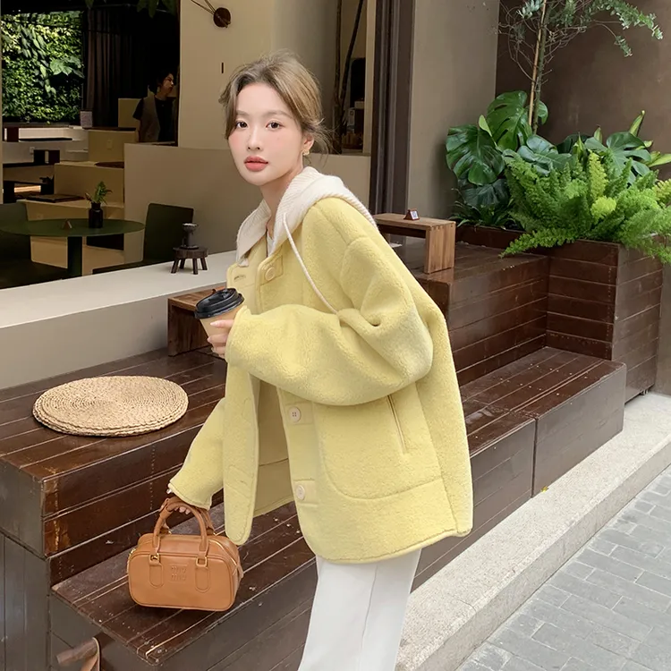 黄色连帽仿羊羔毛外套女冬季新款韩系减龄皮毛一体小个子软糯上衣
