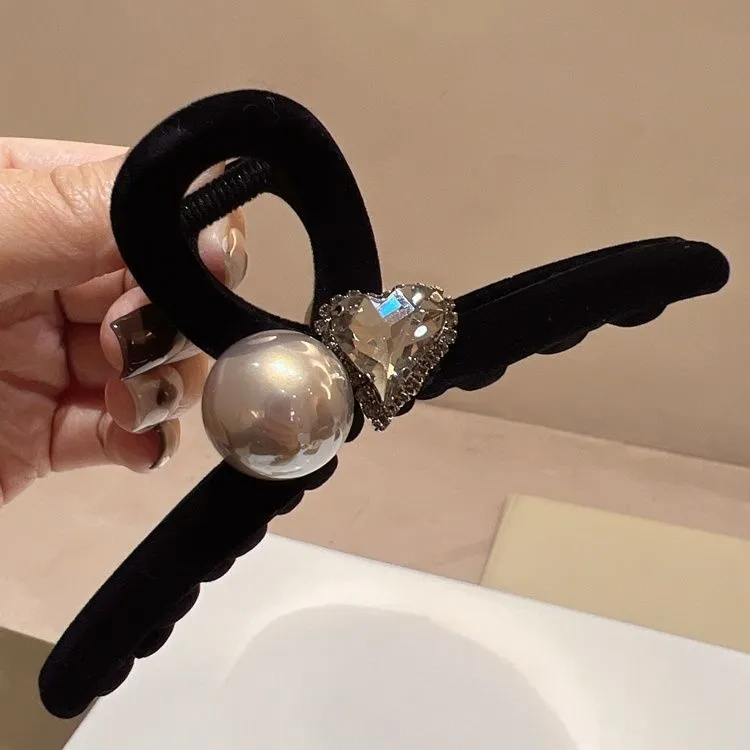 早春高级感轻奢黑色丝绒灰色爱心水钻鲨鱼夹法式复古盘发抓夹发饰