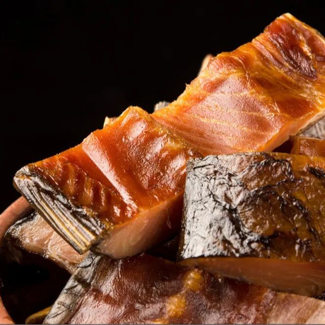 农家鲜香特产烟熏腊鱼正宗美味紧实水库草鱼块腊味口感劲道肉质