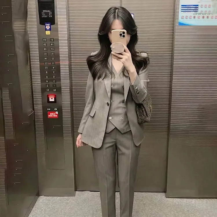 高级感灰色马甲西装套装女三件套2025秋冬新款职业通勤小个子西服