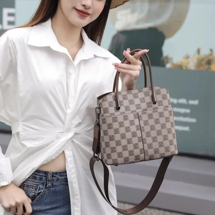 艾薇思曼2025新款水桶包百搭包包女四季通用时尚大容量手提斜挎包