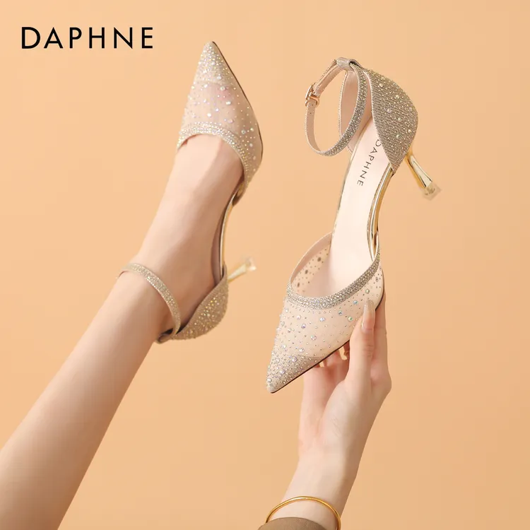 Daphne/达芙妮法式包头夏季细跟高跟凉鞋一字带网纱镂空伴娘婚鞋
