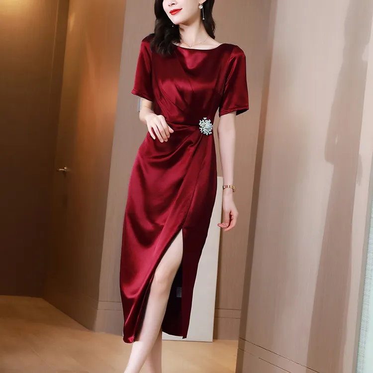 [深圳南油]醋酸缎面连衣裙2025夏季新款喜婆婆显瘦长裙红色礼服女