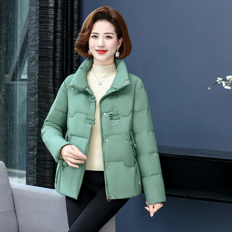 妈妈装羽绒服女短款2025新款中老年时尚大码刺绣加厚秋冬保暖外套