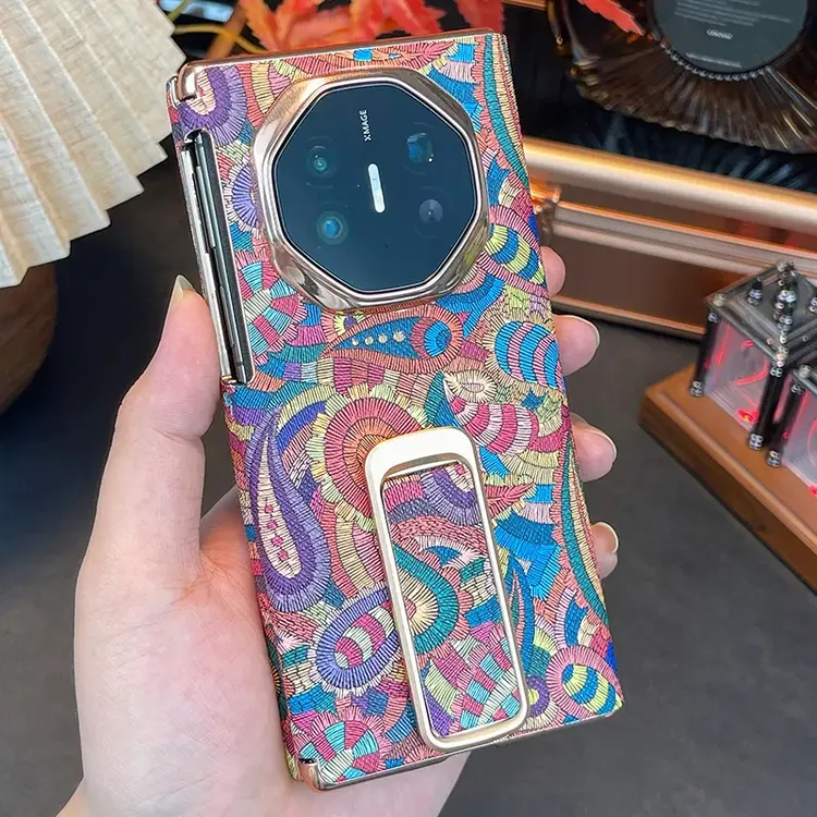 适用华为mateXT手机壳三折叠屏xt翻盖皮套全包中国风腕带支架女款