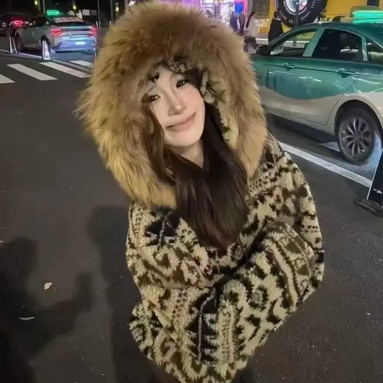 费尔岛大毛领连帽冬季加厚保暖可拆卸毛领宽松女式外套时尚羽绒服