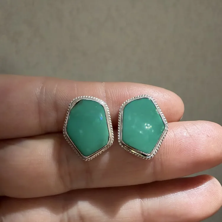 非金属亚克力耳饰 非金属亚克力耳饰 时尚款耳钉，简约气质