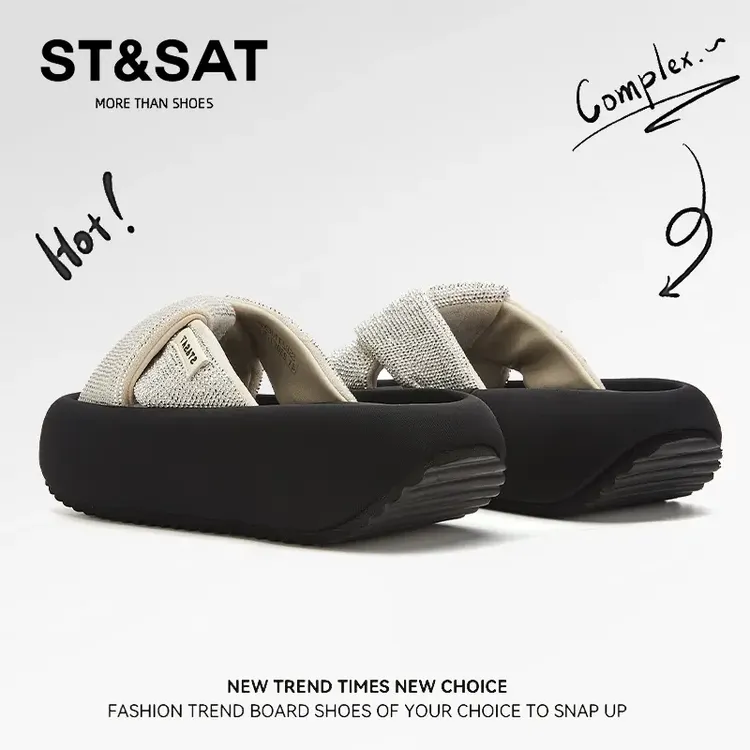 星期六时尚外穿一字拖鞋女2025新款夏季配裙子露趾松糕底罗马凉拖