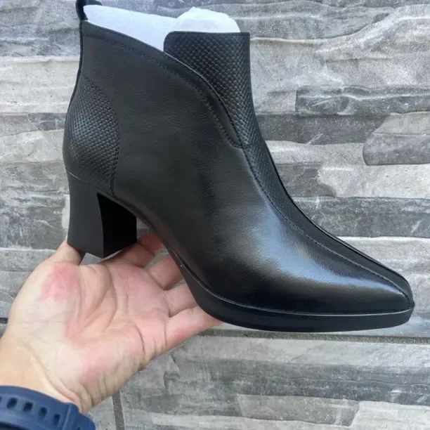 短靴女低跟秋冬光板高跟圆头森系粗跟中跟尖头休闲风