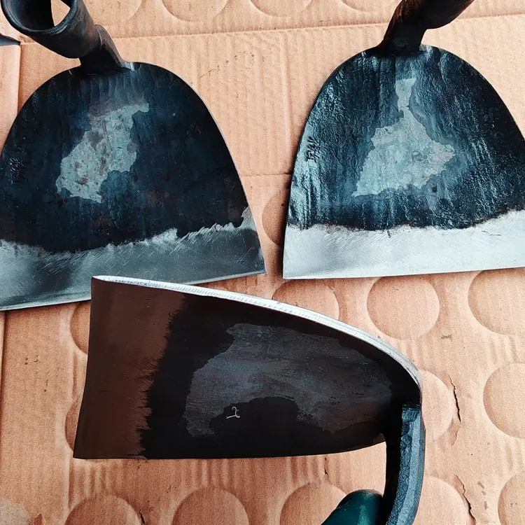 手工锻打一体加厚弹簧钢锄头农用除草挖地开荒耐用农具