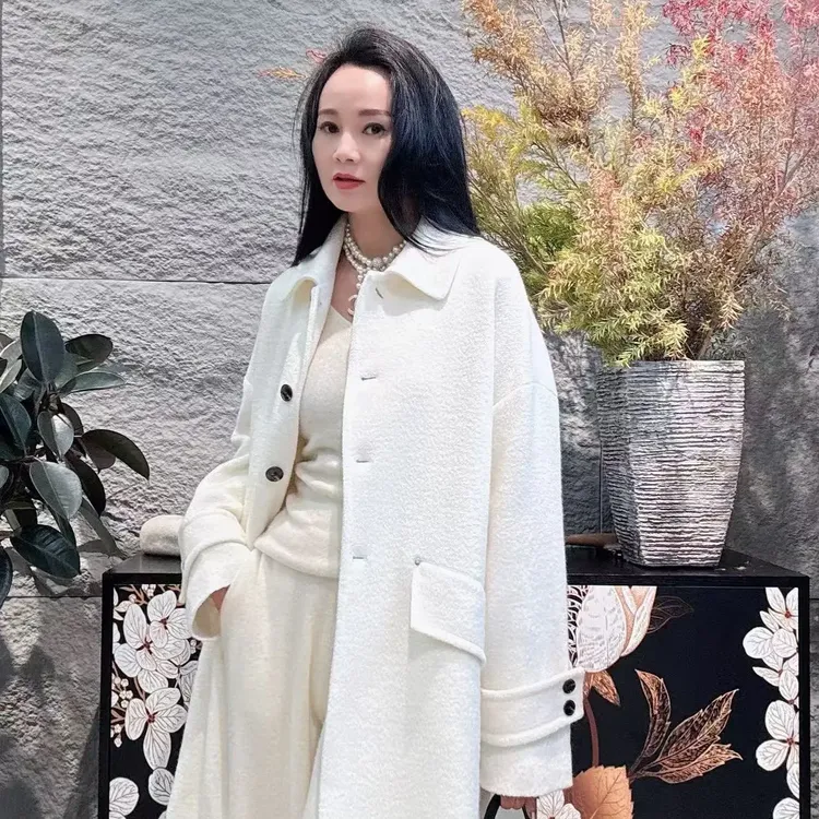 简约中长翻领材质气质保暖大衣