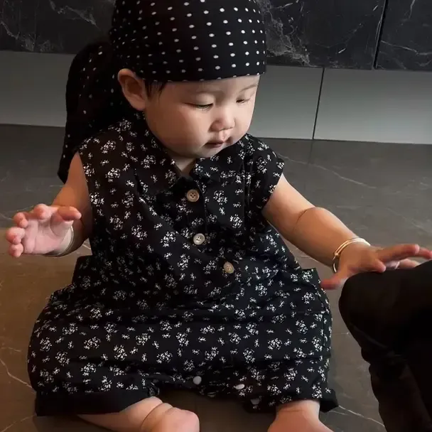 高颜值外出婴儿衣服夏装连衣无袖哈衣爬服宝宝碎花夏季新生儿