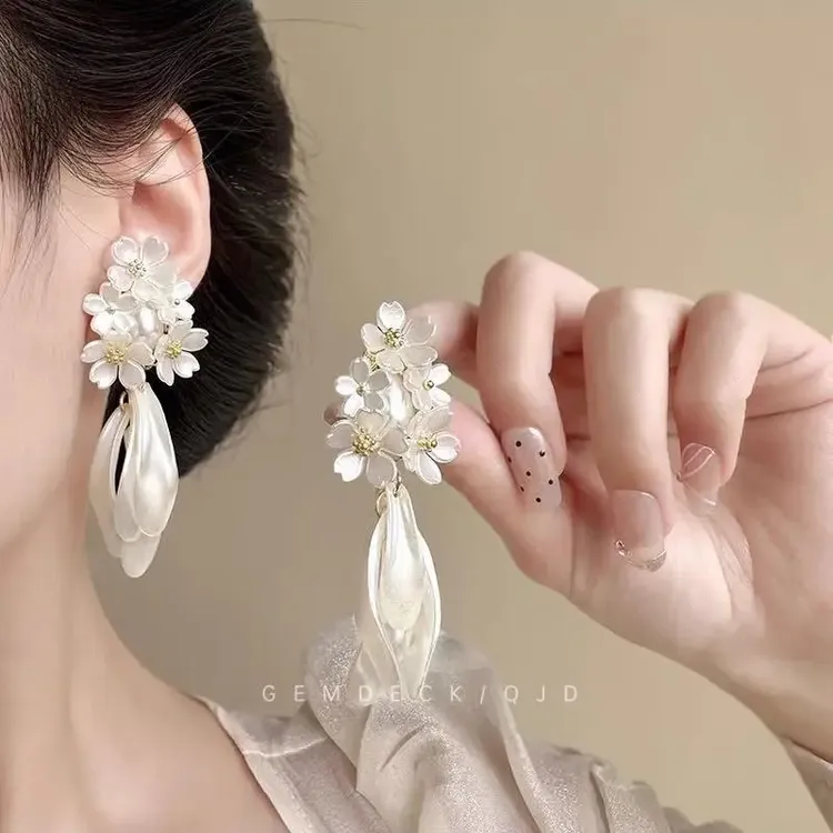 合金贝壳耳饰珍珠白色花朵复古超仙高级耳饰流苏设计耳环气质