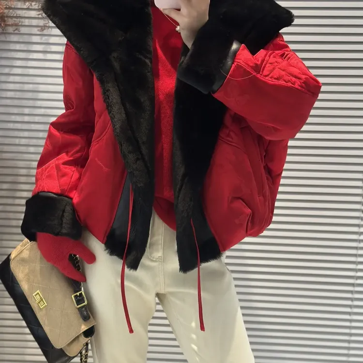 2026新年红高端毛一体拼接女冬季海军领菱形格时尚保暖外套