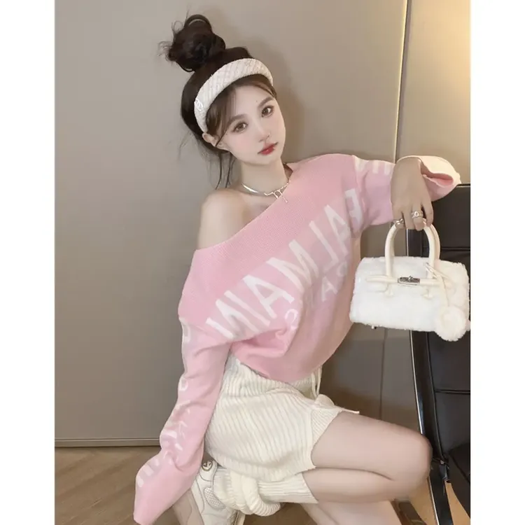 粉色软糯慵懒毛衣女秋冬纯欲辣妹一字肩上衣设计感小众针织打底衫