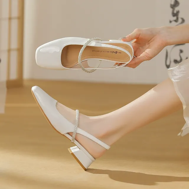 新款法式包头凉鞋女2025夏季仙女风粗跟水钻一字带玛丽珍后空单鞋