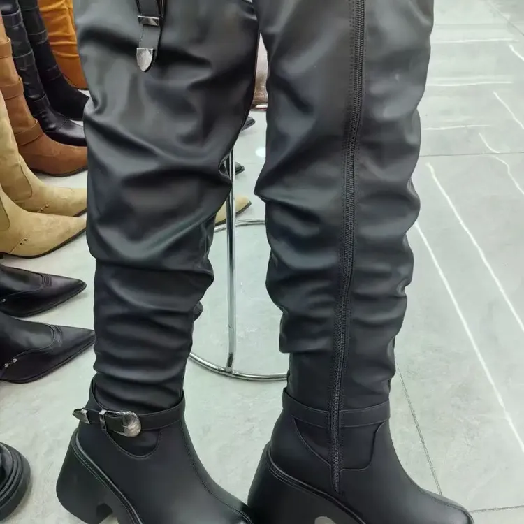 美拉德棕色厚底长筒靴皮带扣复古显瘦显腿长百搭秋冬骑士时装靴