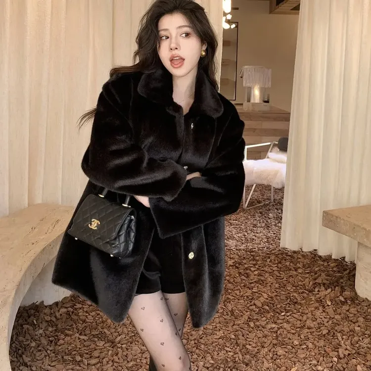 2025冬季新款水貂大衣女中长年轻款气质皮毛一体环保毛毛外套女