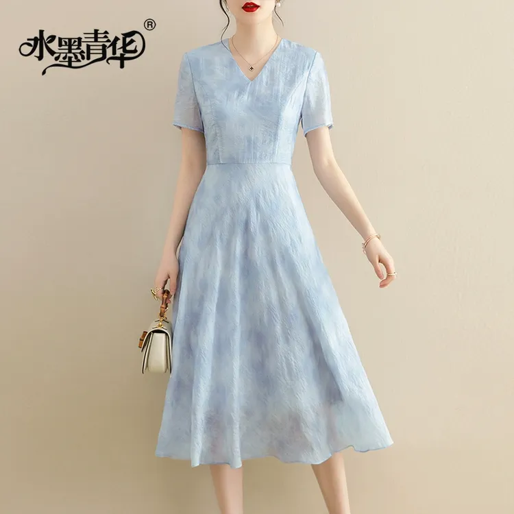 水墨青华2025夏季新款百搭中长款大摆裙显瘦V领天丝短袖连衣裙