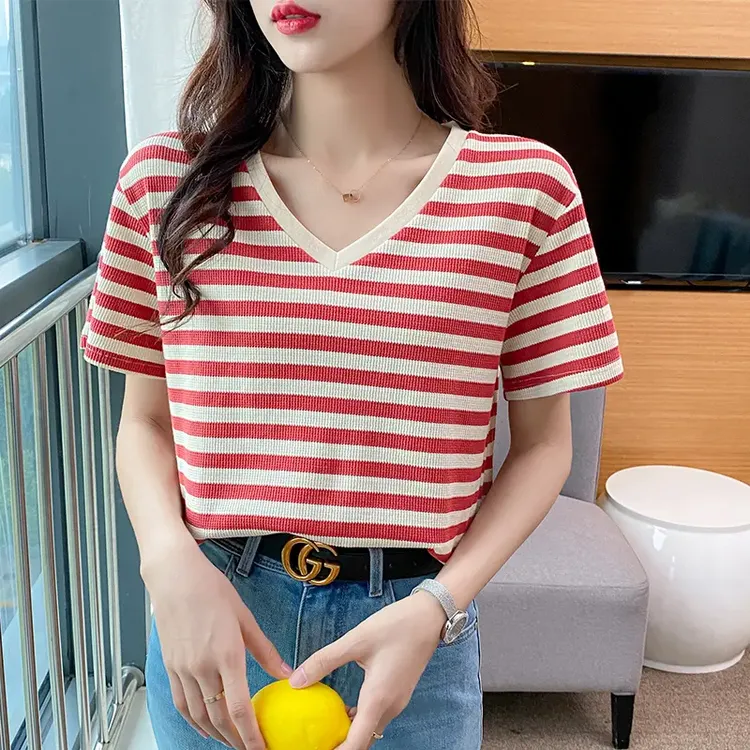 2025韩版新款V领显瘦T恤夏季洋气百搭上衣服大码短袖条纹正肩女装