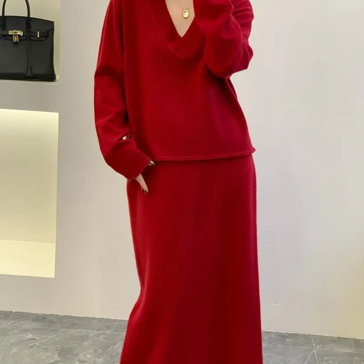 100%山羊绒联名系列V领上衣+裙子羊绒针织套装时尚舒适百搭