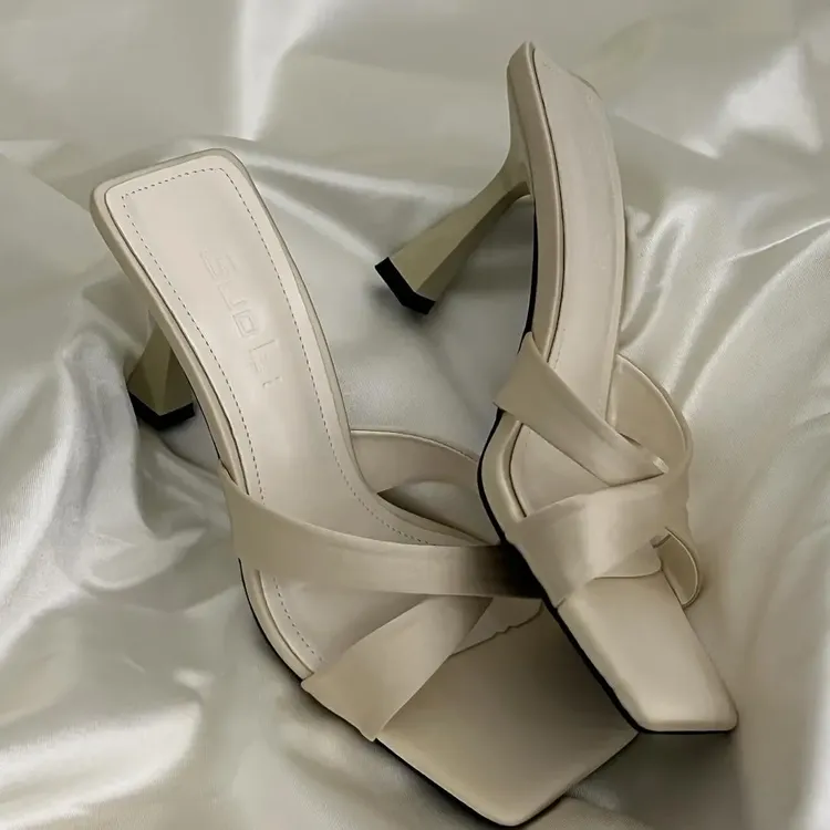 高级感~外穿高跟女凉鞋春夏新款方头露趾交叉一字带气质百搭拖鞋