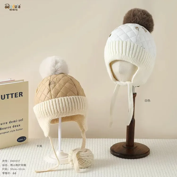 嘟嘟啦4237小熊刺绣简约风休闲风圆顶卡通风极简风帽子帽护耳帽