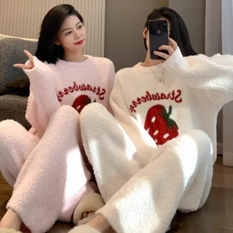 2025新款女士字母草莓半边绒爆款圆领套头长袖长裤卡通