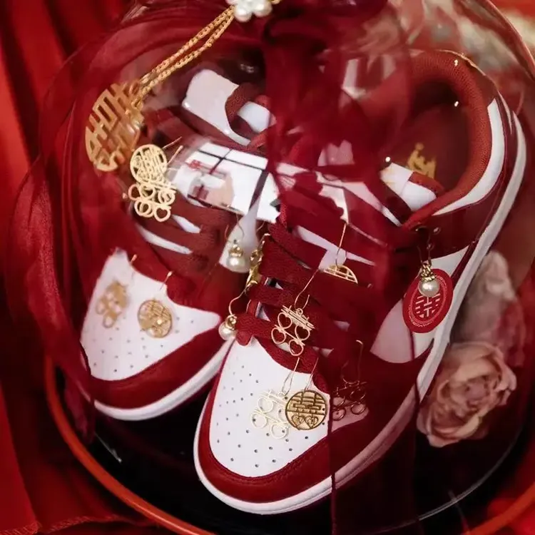 婚鞋女款2025新款结婚鞋子新娘鞋红色婚鞋秀禾婚鞋平底结婚鞋aj