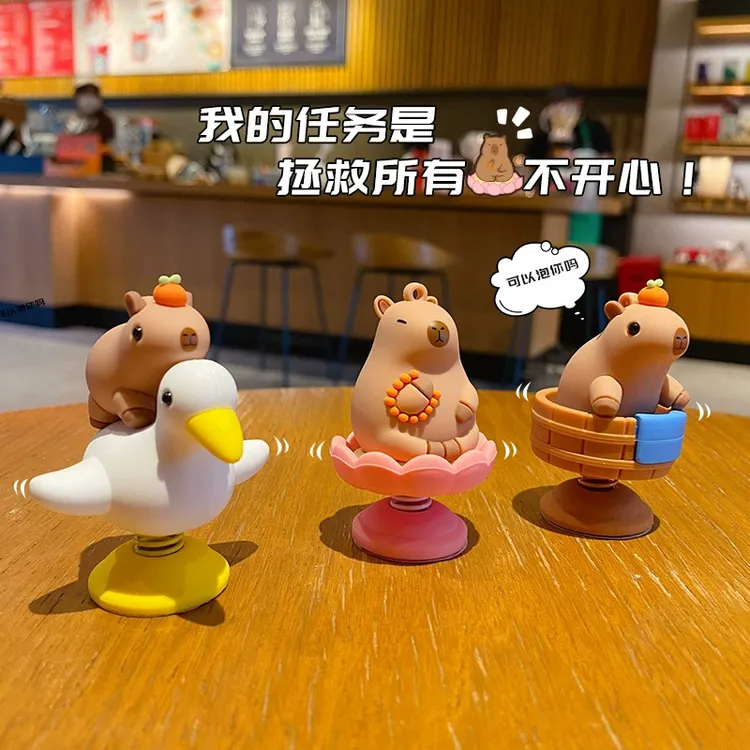 2025新款卡皮巴拉水豚鼠电动车摇摇乐自行车装饰品摩托车汽车摆件