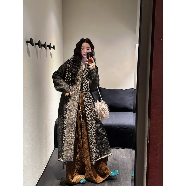 三吉黑花【宴山】新中式诧寂风大衣女款2024新冬季浴袍风外套