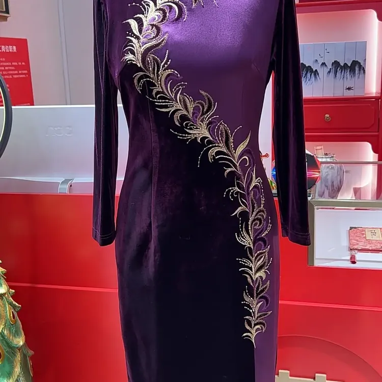六礼金丝绒刺绣旗袍中长款秋冬复古气质连衣裙