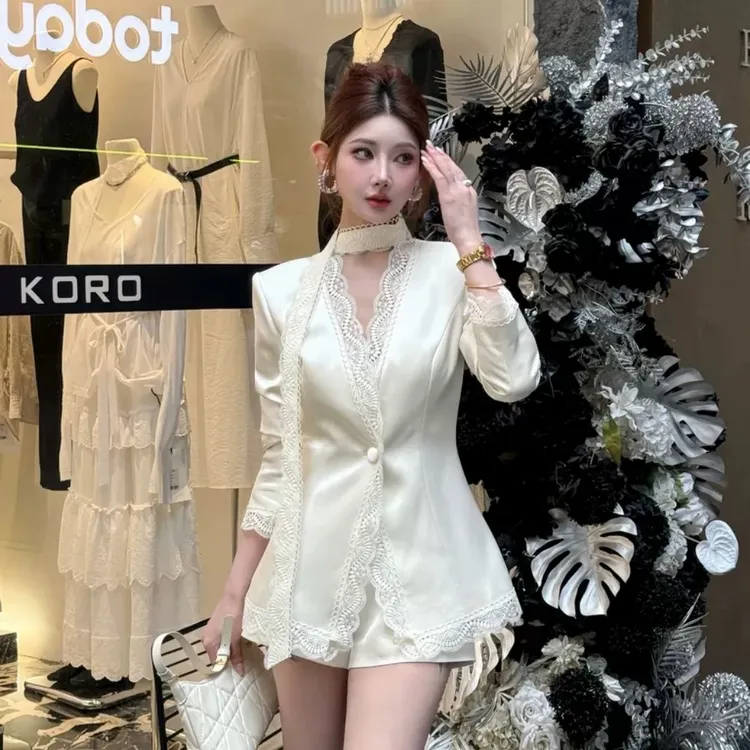 爱依服法式御姐风飘带蕾丝v领西装外套短裤两件套女春季新款时尚