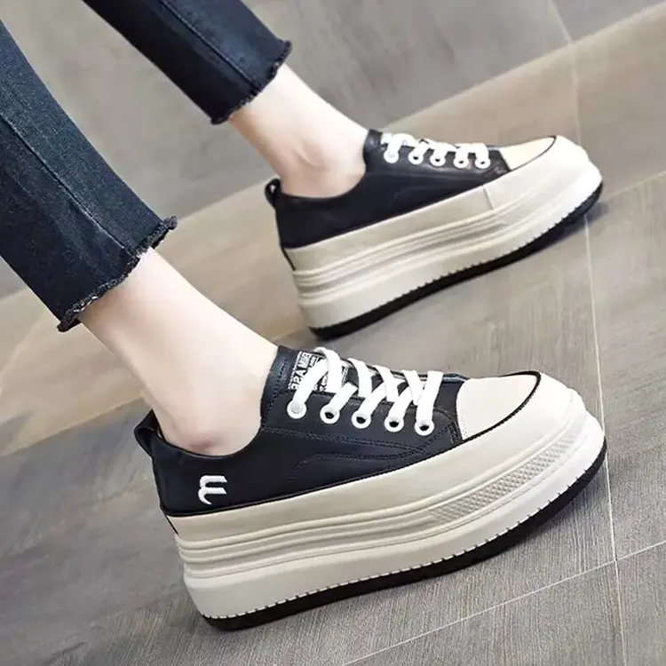 潮牌厚底小白鞋女2025春秋内增高松糕黑色板鞋百搭时尚真皮显脚小