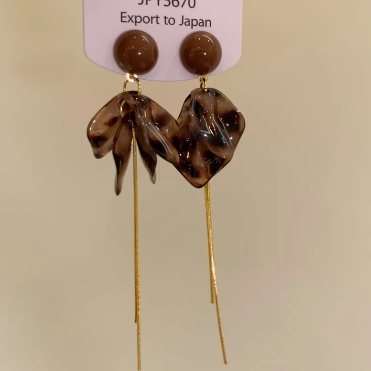 铜合金耳饰 复古豹纹花瓣流苏耳环女时髦独特小众耳钉美拉德耳饰