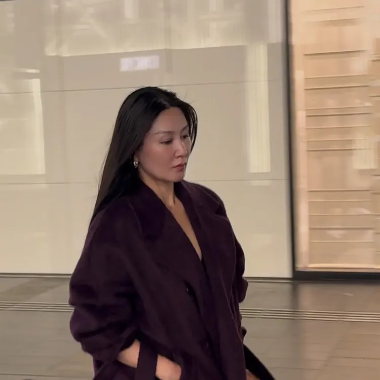 风和日丽紫色苏力长款大衣