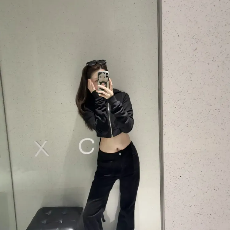 Yyynn Babies 暗黑露腰外套➕灯芯绒微喇裤