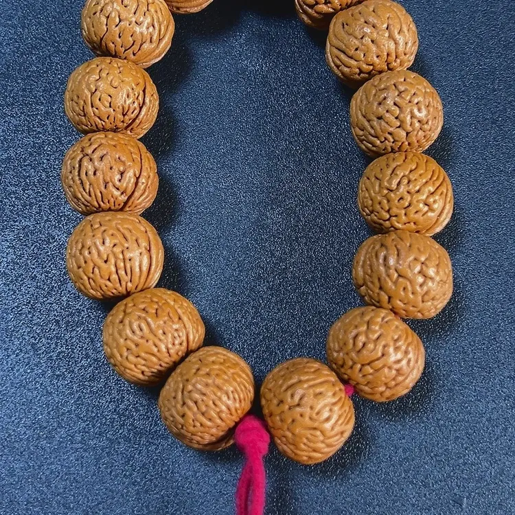 【不凡】文玩好物，大尺寸桃核原皮手持，东北核22尺左右