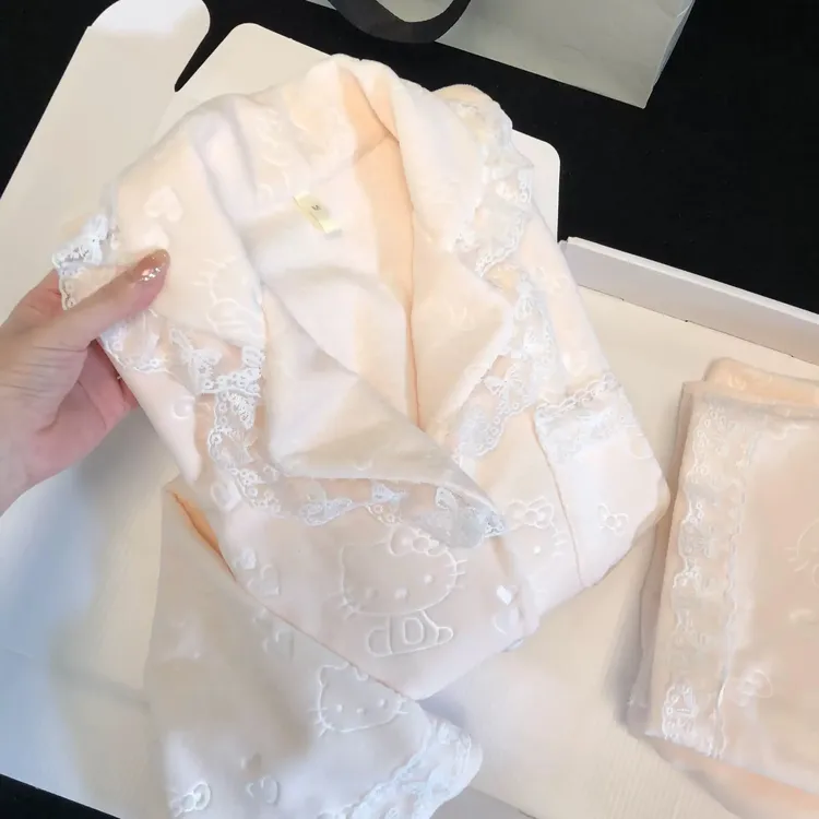 法式海岛绒睡衣女秋冬季蕾丝压花卡通双面绒长袖长裤两件套家居服